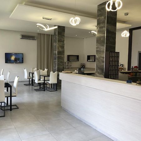 Hotel Frejus Коленьо Екстериор снимка