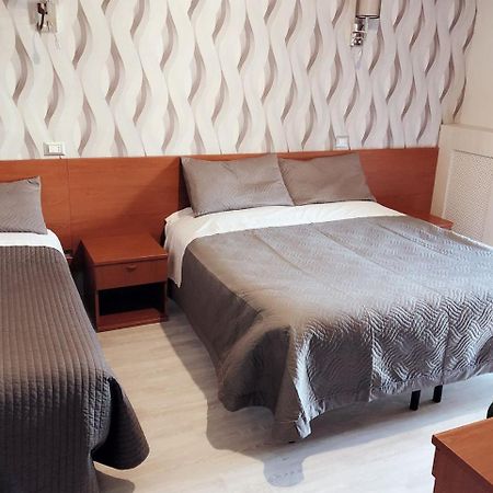 Hotel Frejus Коленьо Екстериор снимка