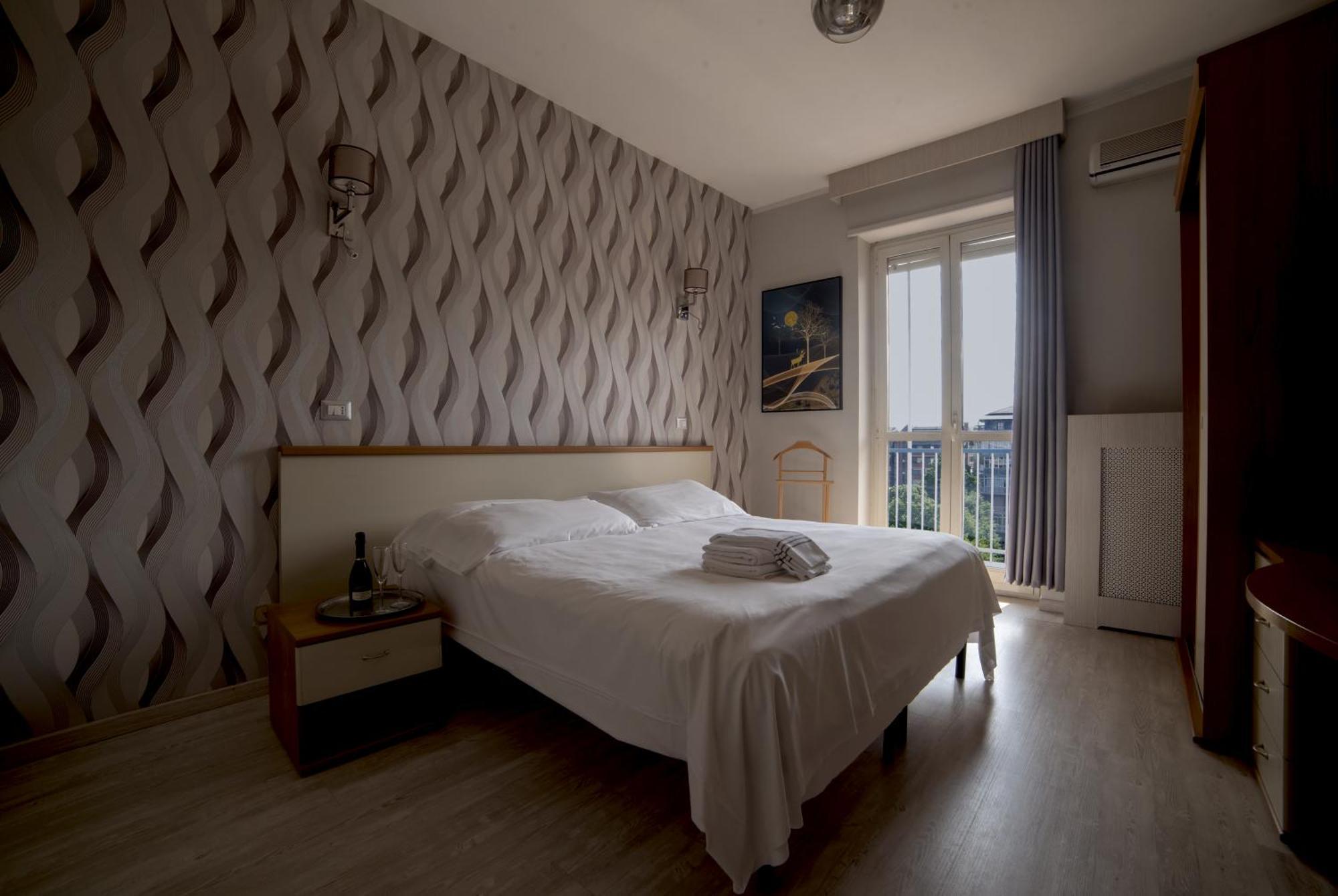 Hotel Frejus Коленьо Екстериор снимка