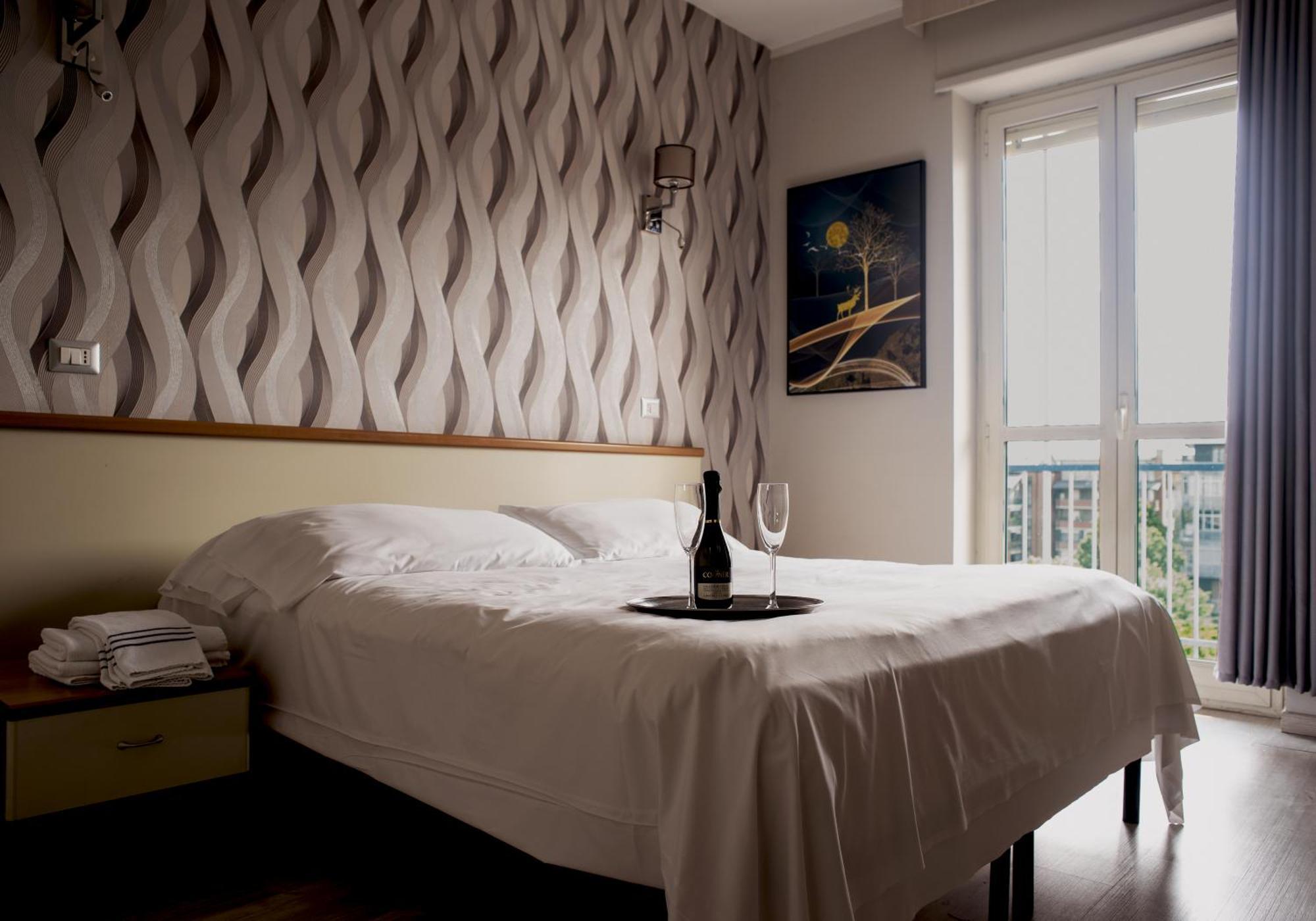 Hotel Frejus Коленьо Екстериор снимка