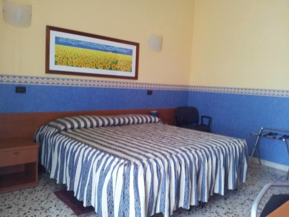 Hotel Frejus Коленьо Екстериор снимка
