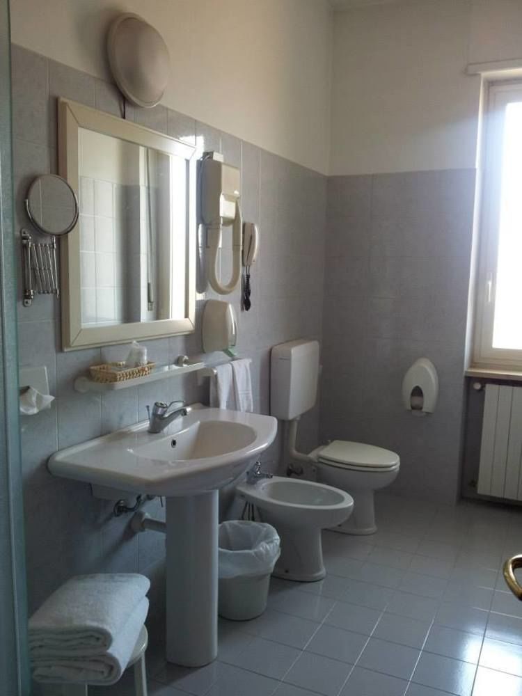 Hotel Frejus Коленьо Екстериор снимка
