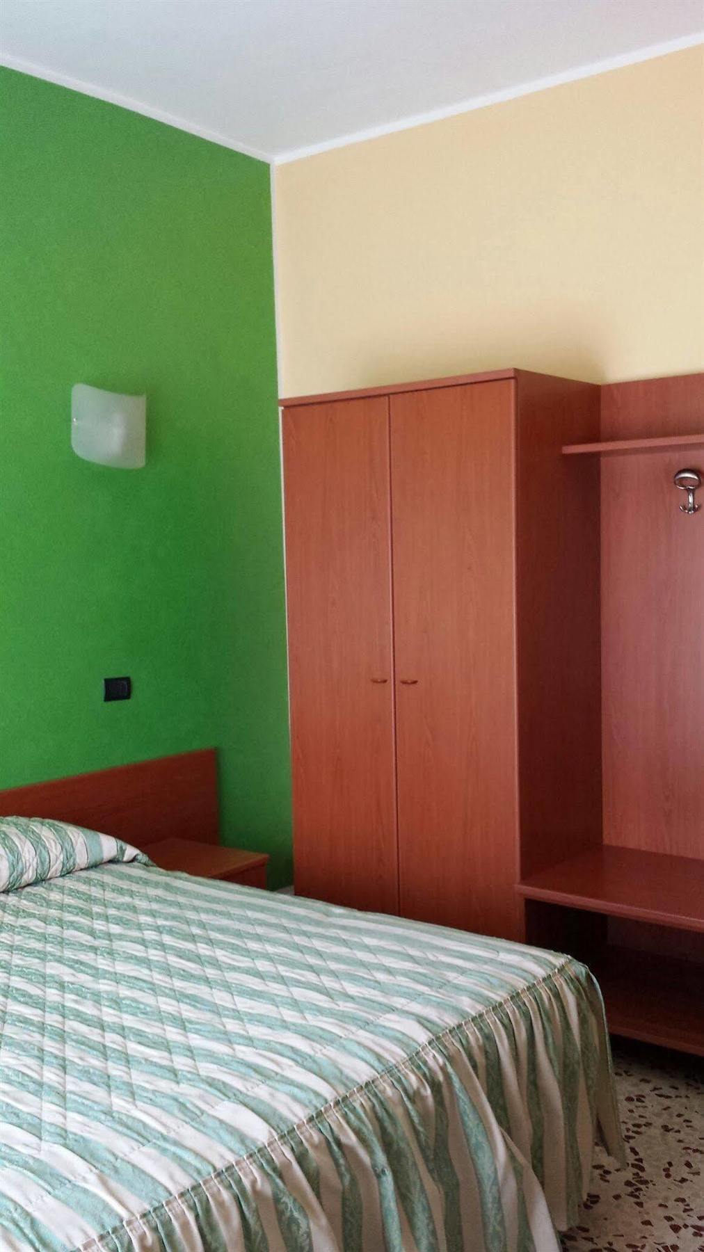 Hotel Frejus Коленьо Екстериор снимка