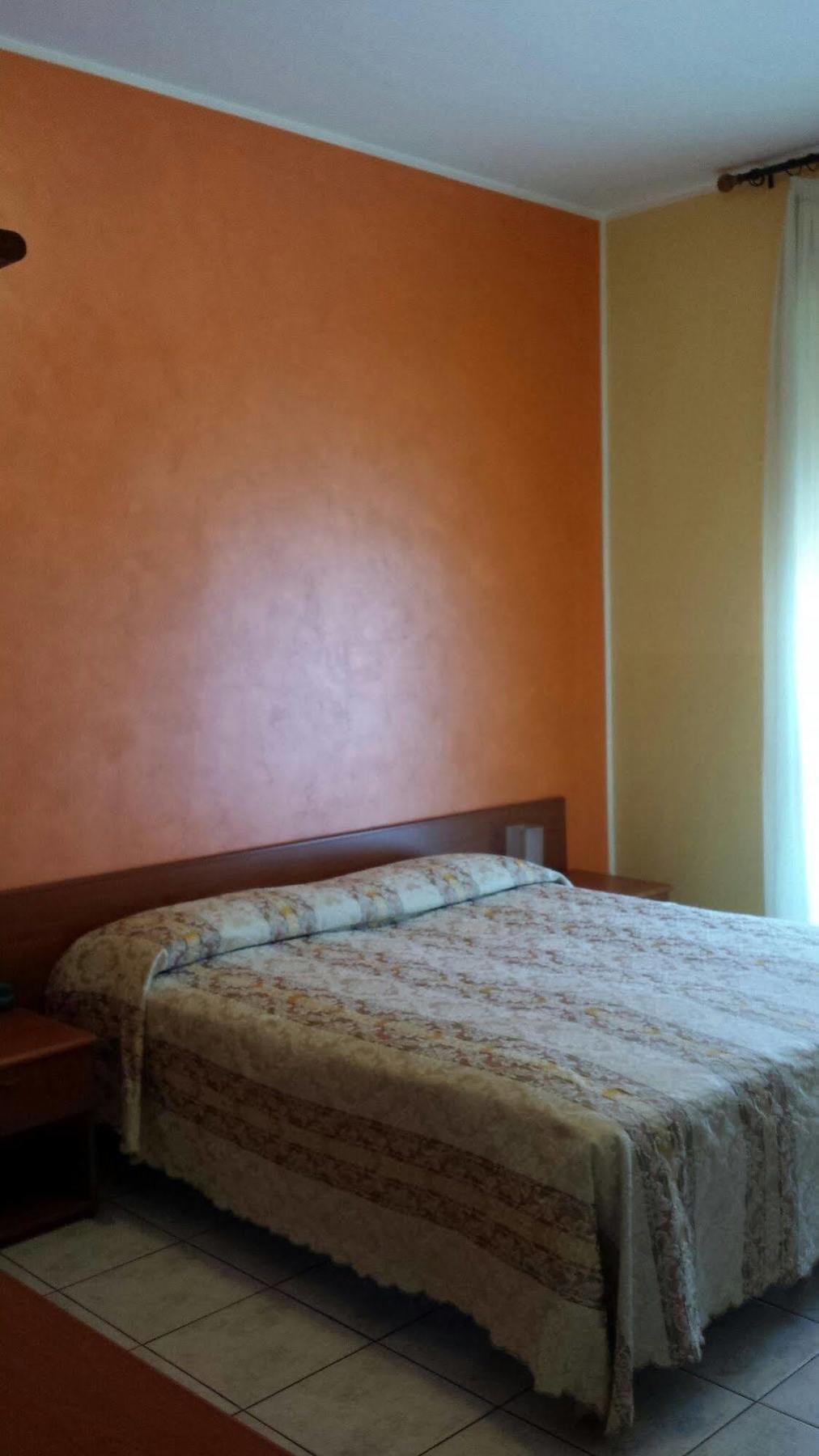 Hotel Frejus Коленьо Екстериор снимка