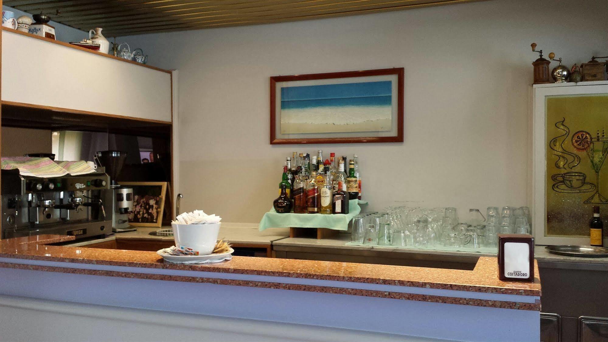 Hotel Frejus Коленьо Екстериор снимка