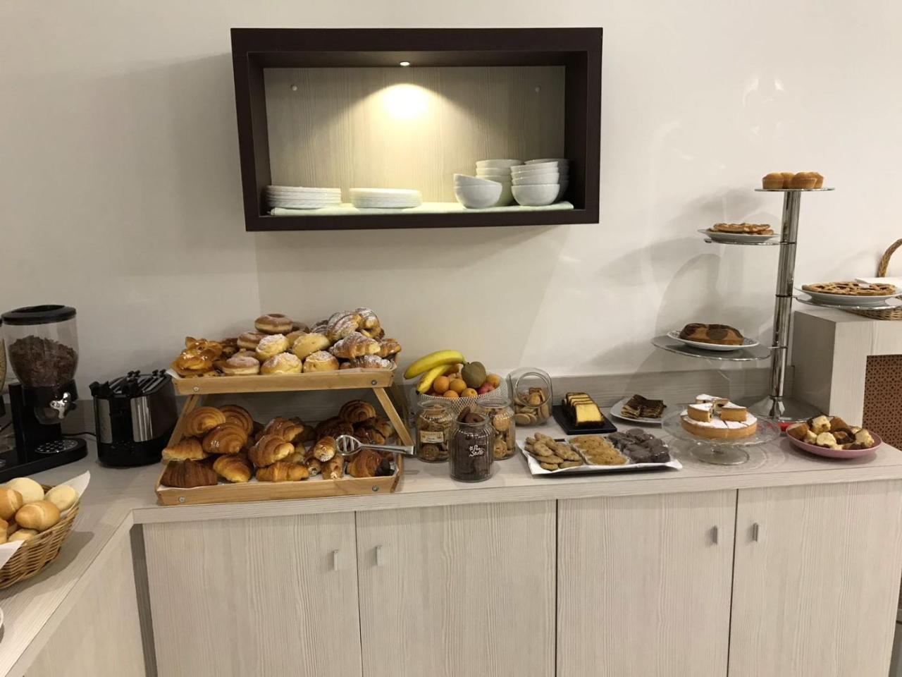 Hotel Frejus Коленьо Екстериор снимка