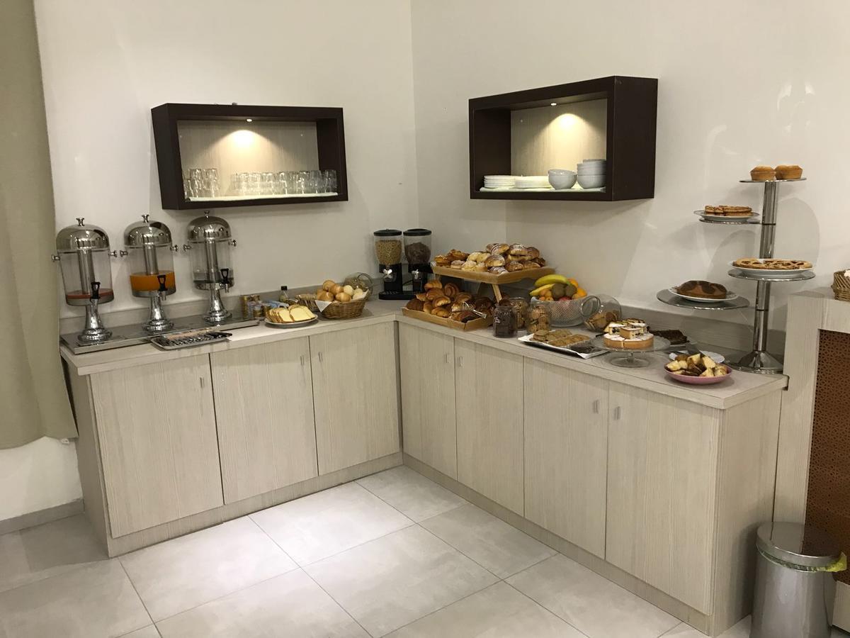 Hotel Frejus Коленьо Екстериор снимка