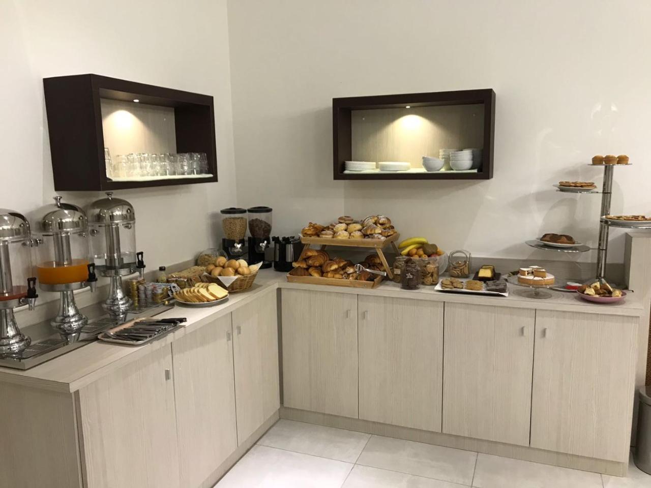 Hotel Frejus Коленьо Екстериор снимка