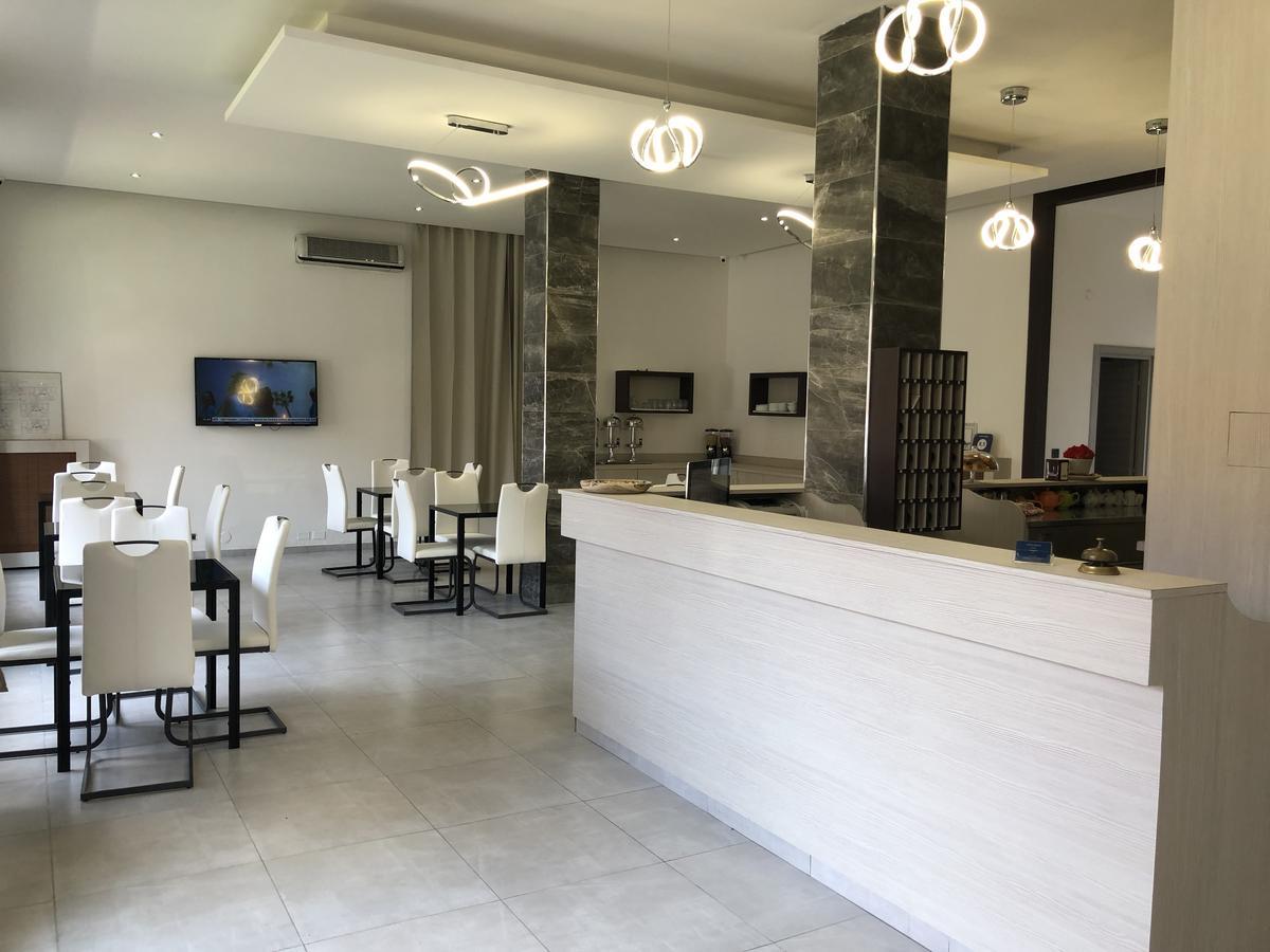 Hotel Frejus Коленьо Екстериор снимка