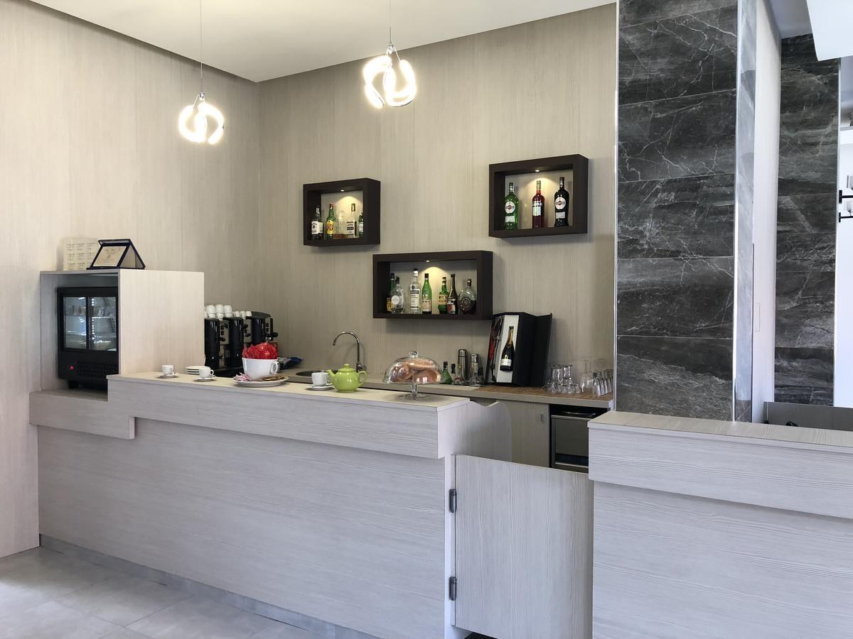Hotel Frejus Коленьо Екстериор снимка