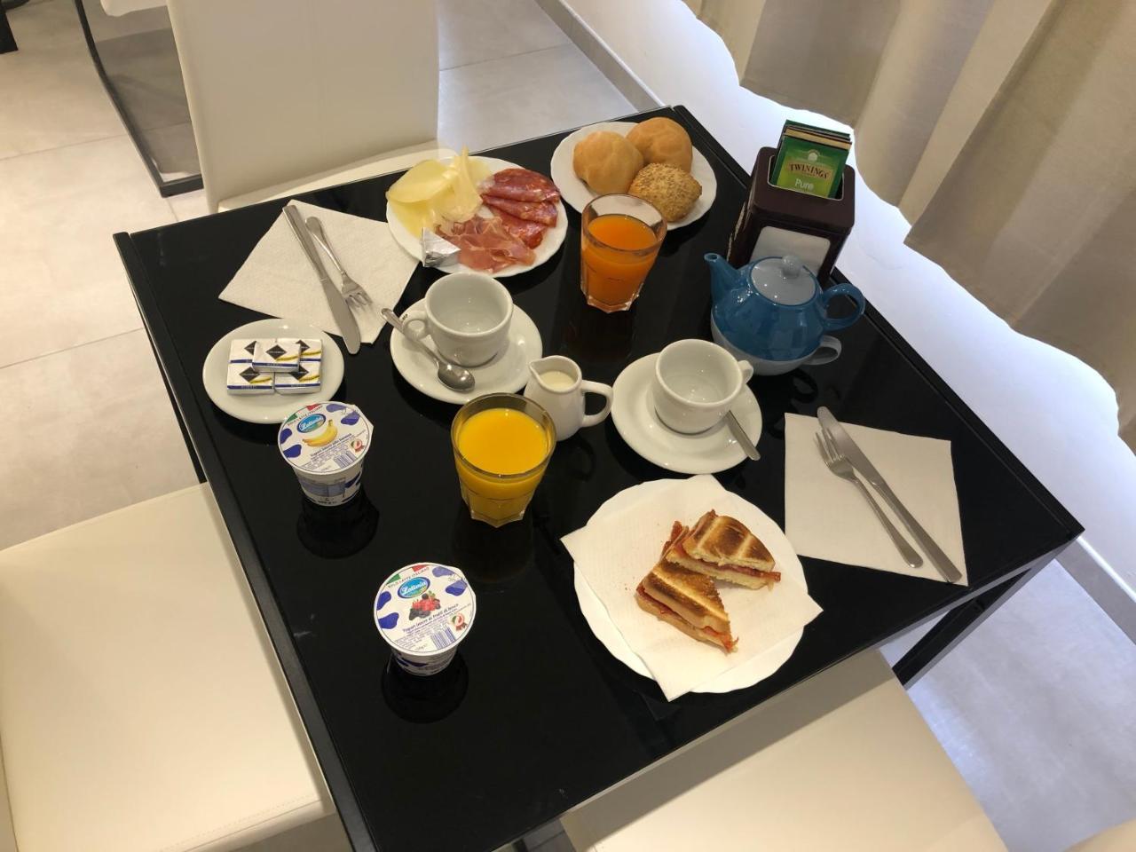 Hotel Frejus Коленьо Екстериор снимка