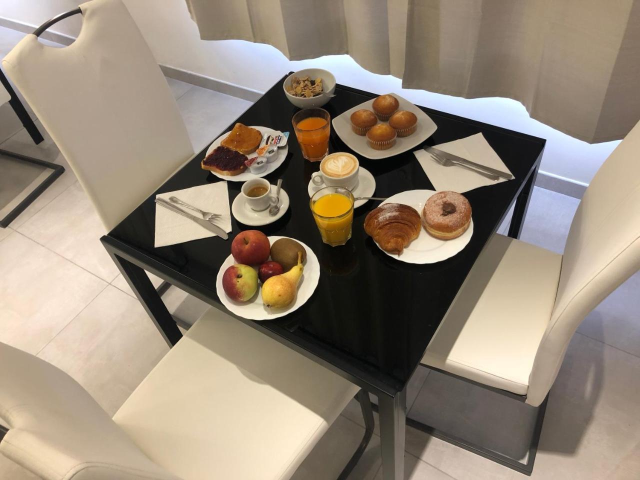 Hotel Frejus Коленьо Екстериор снимка
