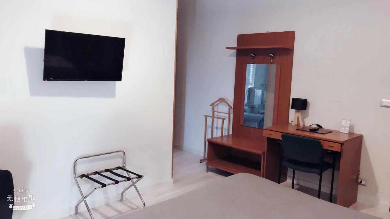 Hotel Frejus Коленьо Екстериор снимка