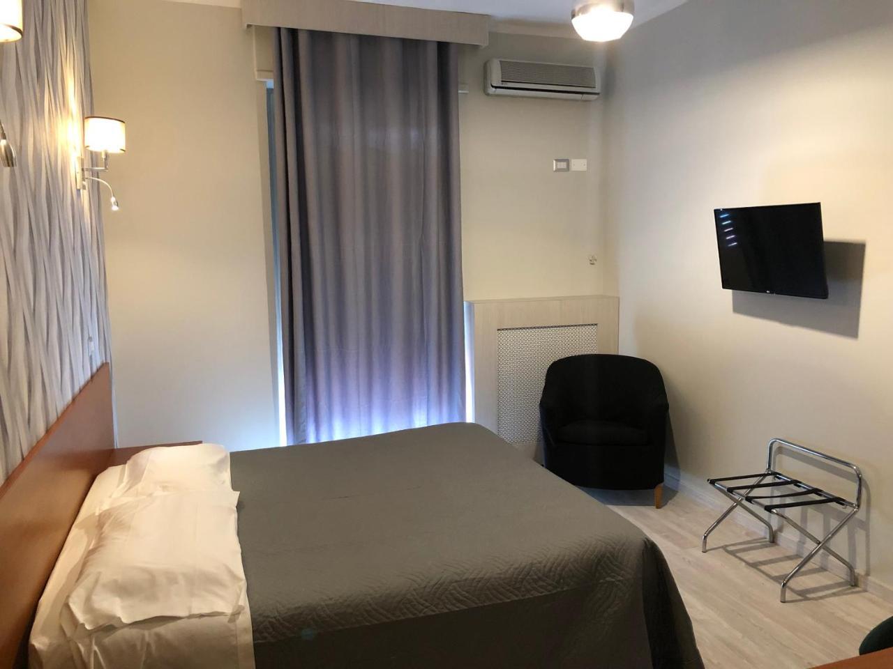 Hotel Frejus Коленьо Екстериор снимка