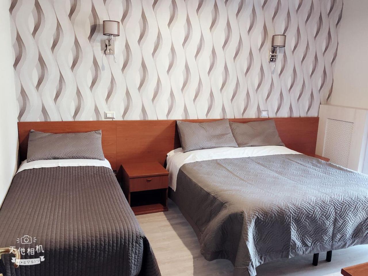 Hotel Frejus Коленьо Екстериор снимка