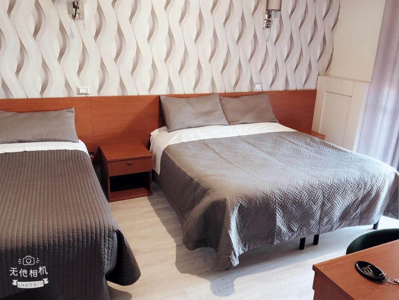 Hotel Frejus Коленьо Екстериор снимка